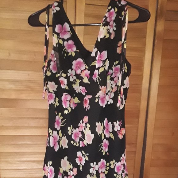 New York & Co Black Pink Floral Chiffon Sleevles Empire Waist  VNeck Lined Dress - Picture 1 of 7